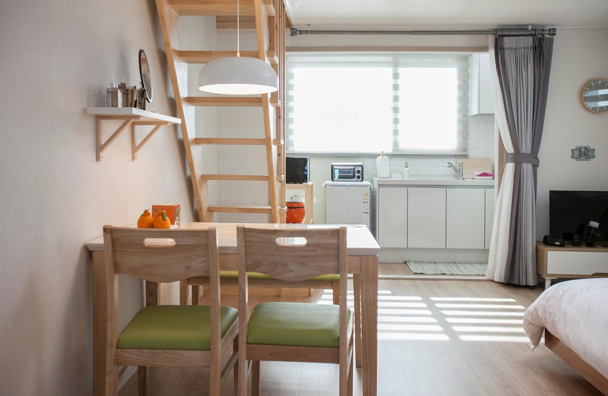 Jeju Aria Pension Екстер'єр фото