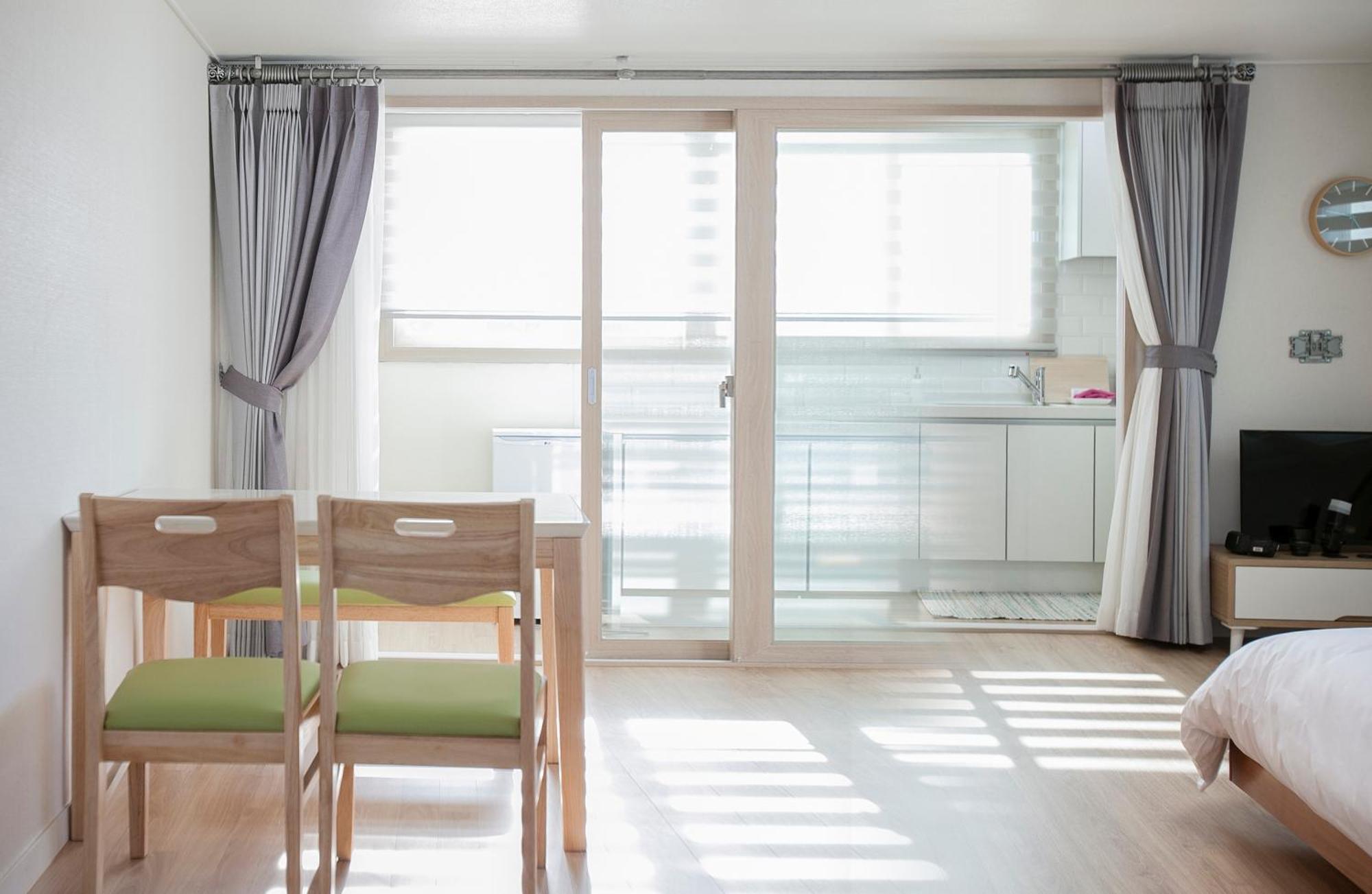 Jeju Aria Pension Екстер'єр фото