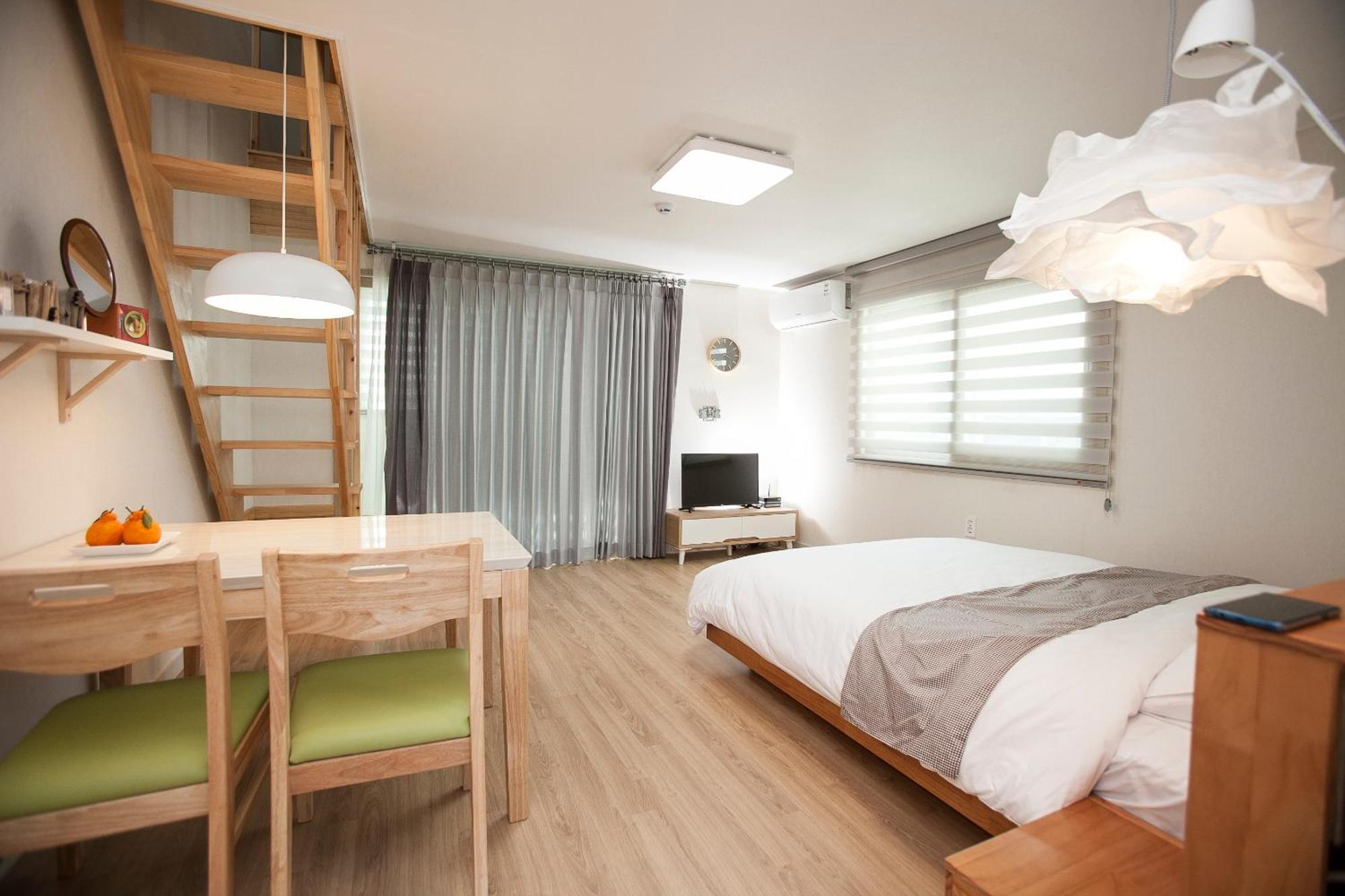 Jeju Aria Pension Екстер'єр фото